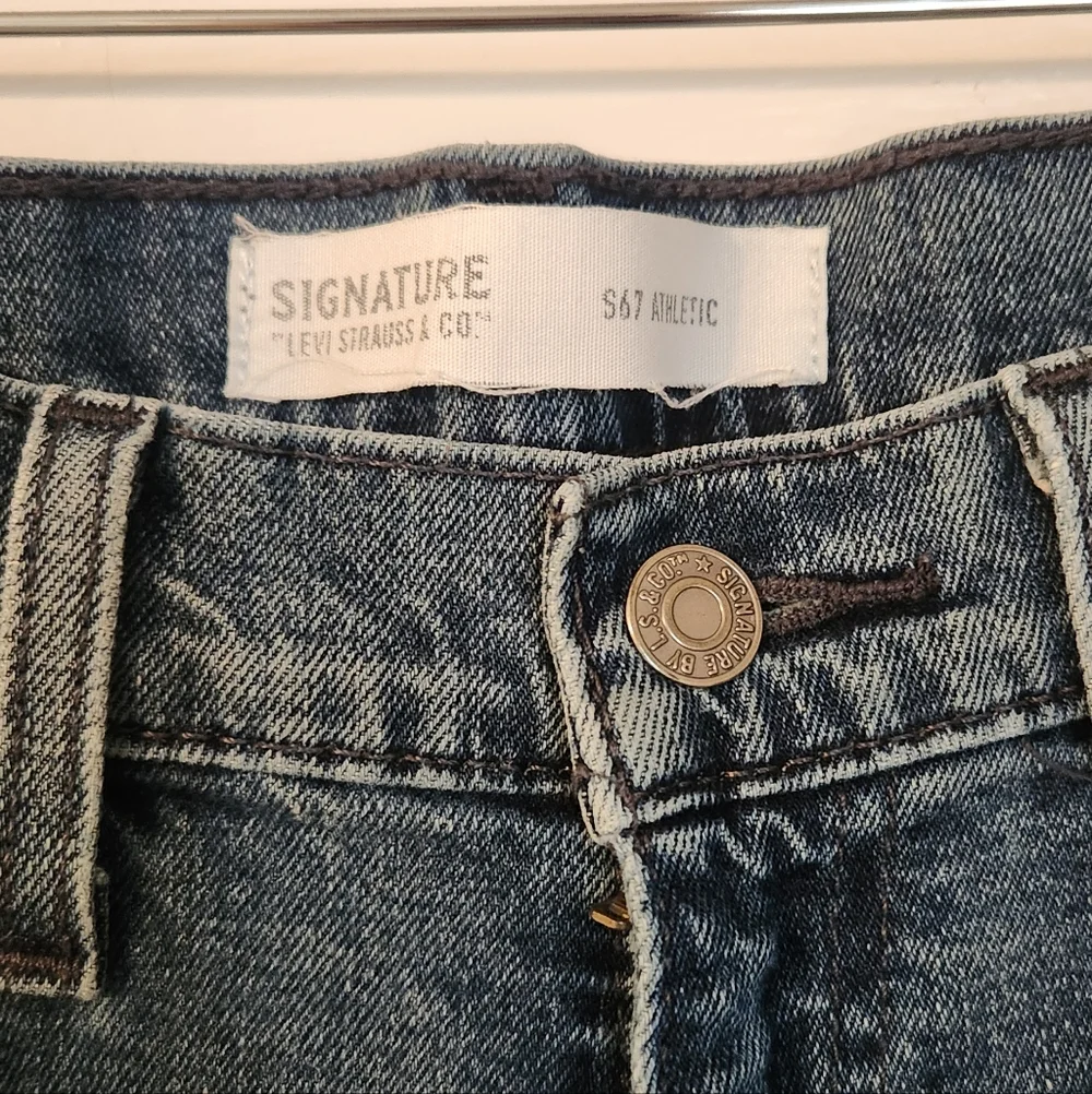 LEVI’S Signature Men's S67 Athletic Jeans, Size 34 by 30. Whiskering, Denim GUC